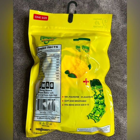 Fun Novelty Funyuns or Cheetos Flaming hot Men’s One Size 2 Pair of Socks, New - Picture 4 of 11